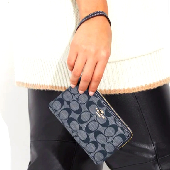 Corner Zip Wristlet In Signature Chambray - Picture 5 of 5